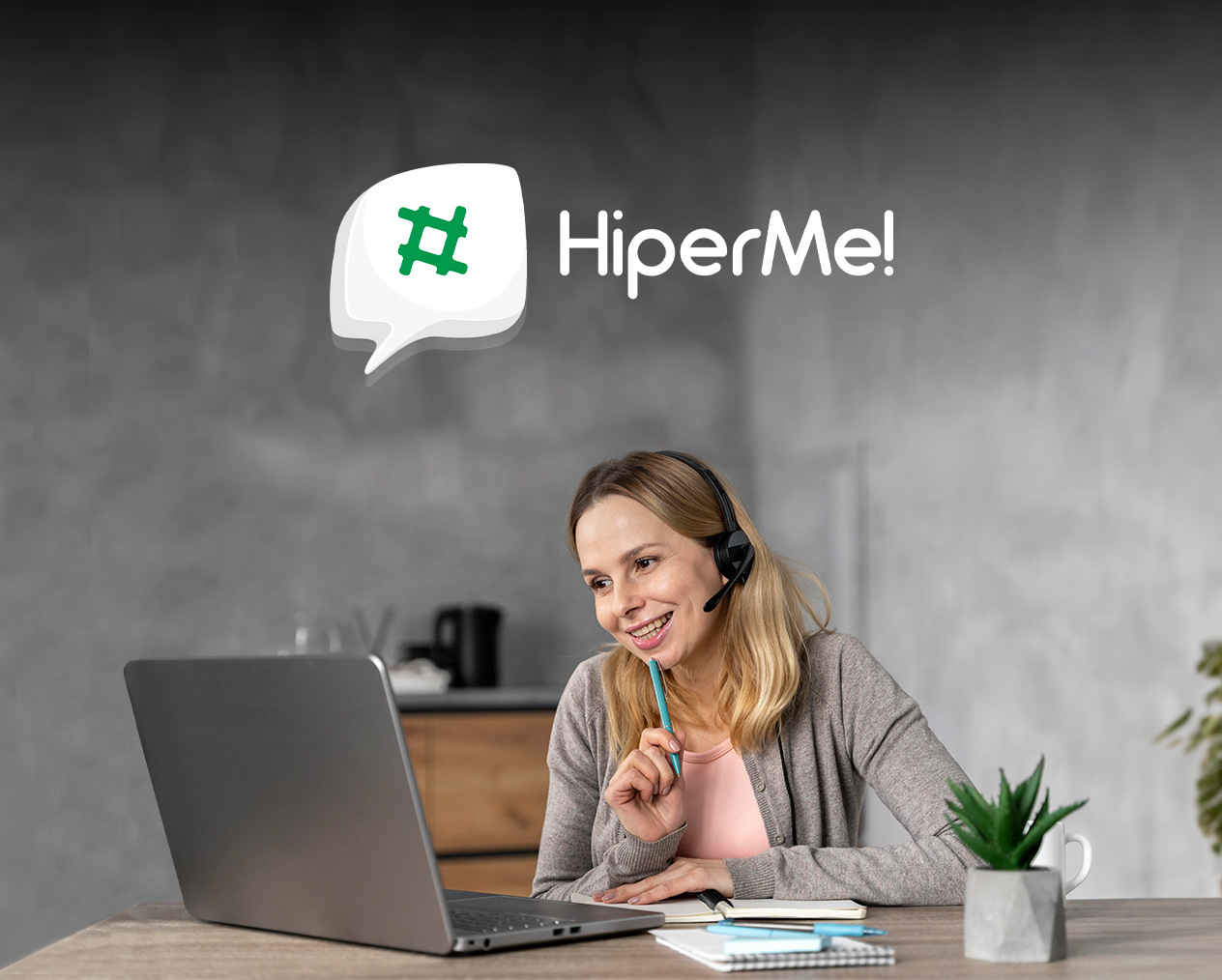 Mujer trabajando en un Call Center